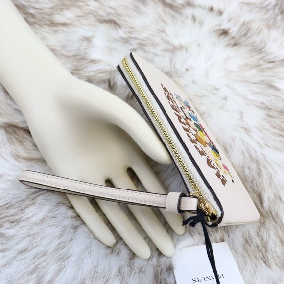 NWT Coach x Peanuts Corner Zip Wristlet CBP29 IMCAH Snoopy - Picture 4 of 10